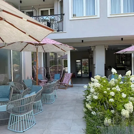 Near The Sea At Jadore Secret Garden Apartman Napospart